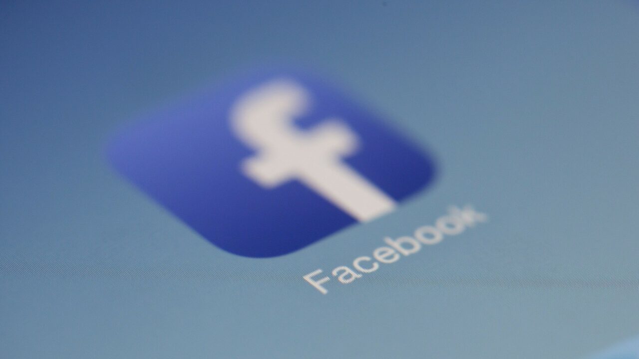 Чому Apple не любить Facebook