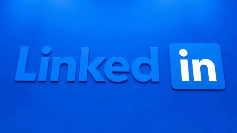 LinkedIn запускає автонацілювання та AI-генерацію для реклами